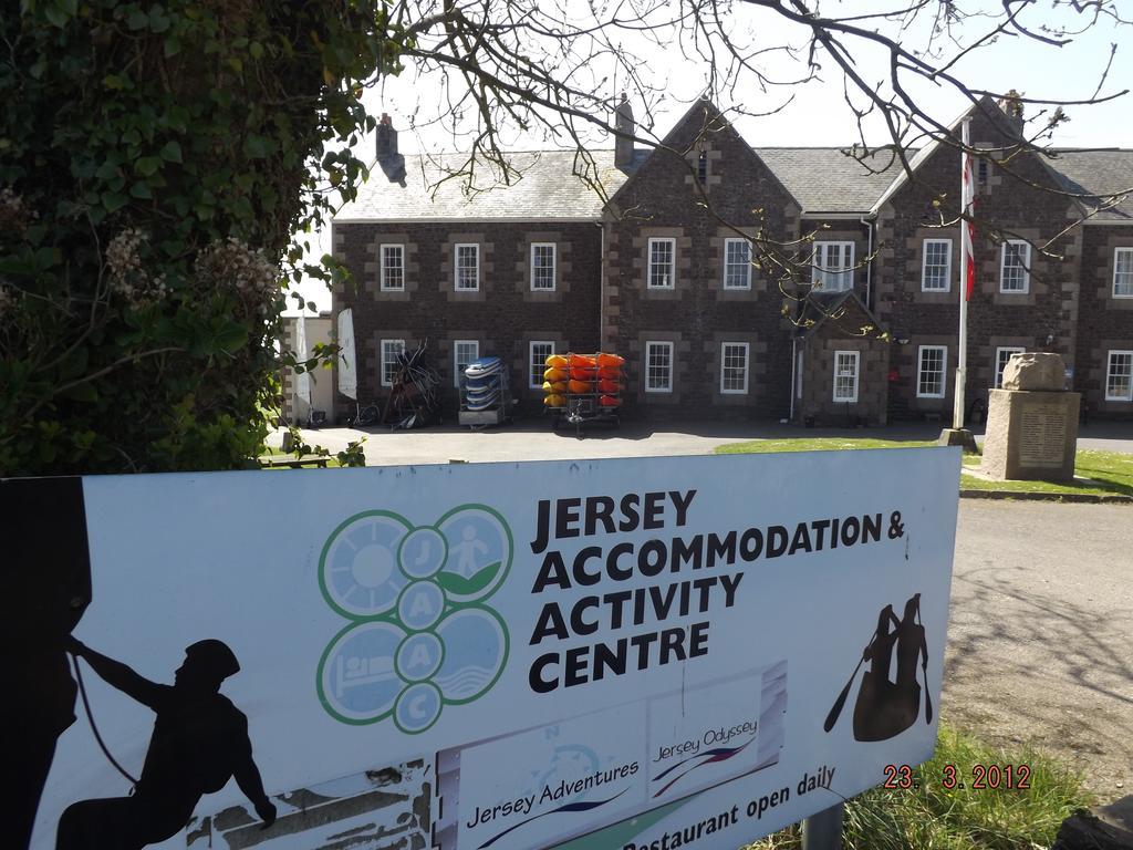 Jersey Accommodation And Activity Centre Gorey Esterno foto