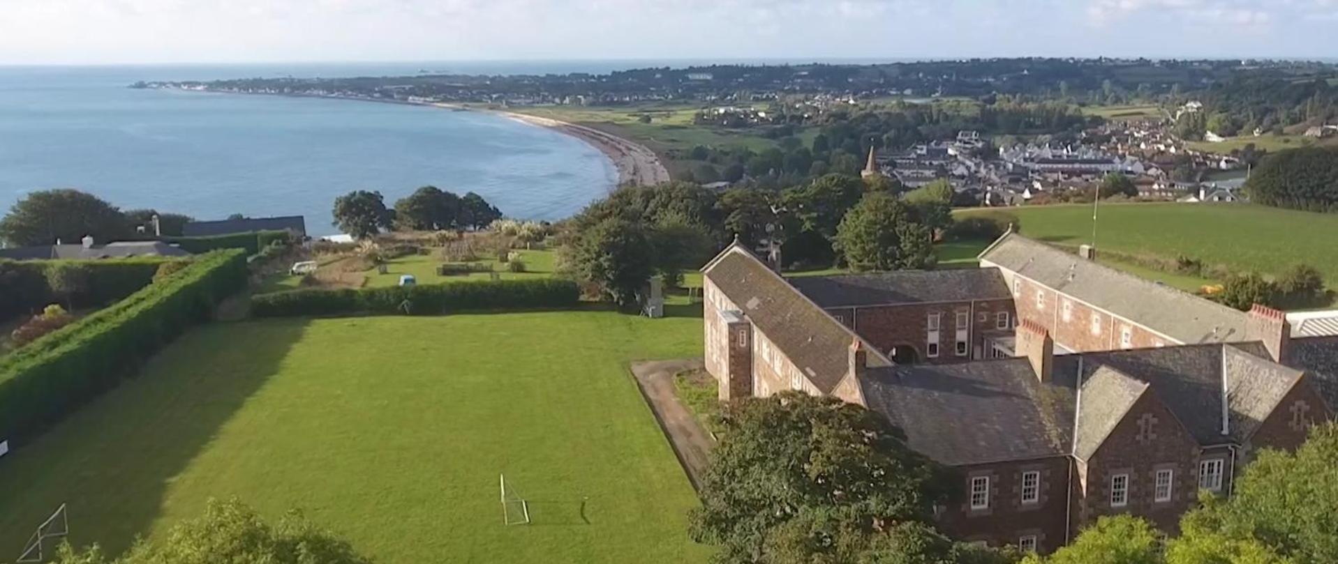 Jersey Accommodation And Activity Centre Gorey Esterno foto